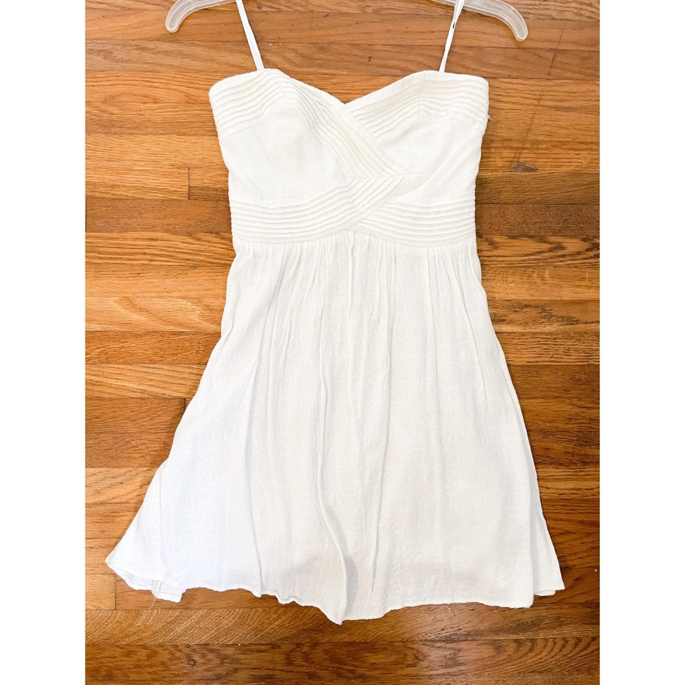 Fun and flirty white strapless dress XS